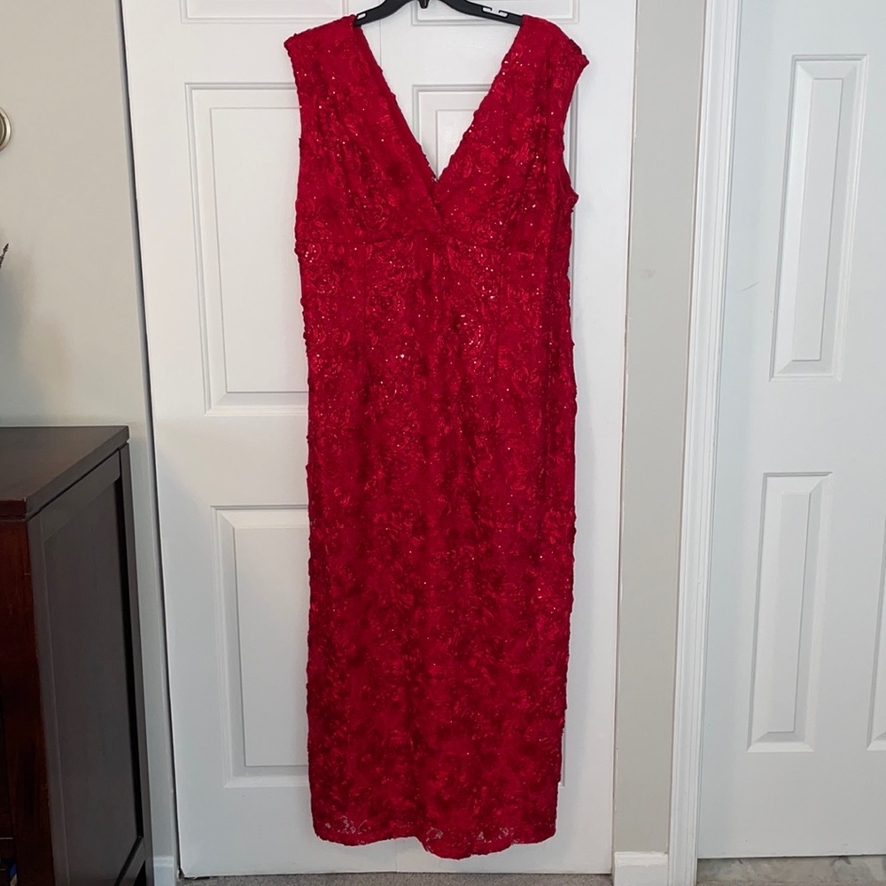 EUC 20W Red Formal sleeveless plunge neckline evening dress sequins floral